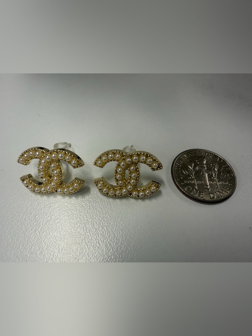 Pearl-Embellished Interlocking CC Logo Stud Earrings in Gold
